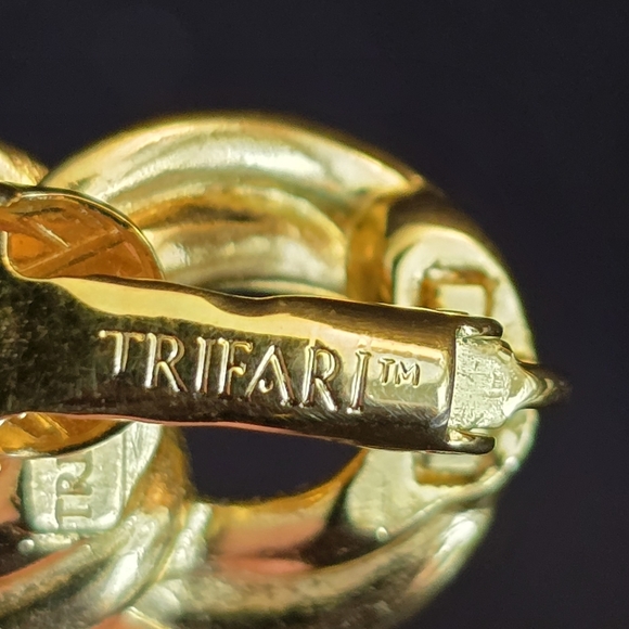 Trifari Gold Sculptural Clip On Earrings - Picture 2 of 4